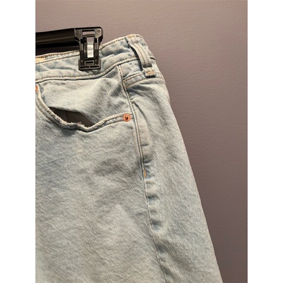Universal Thread Denim Cut-Off Shorts Womens Size 12 Light Wash Distressed - Picture 4 of 11